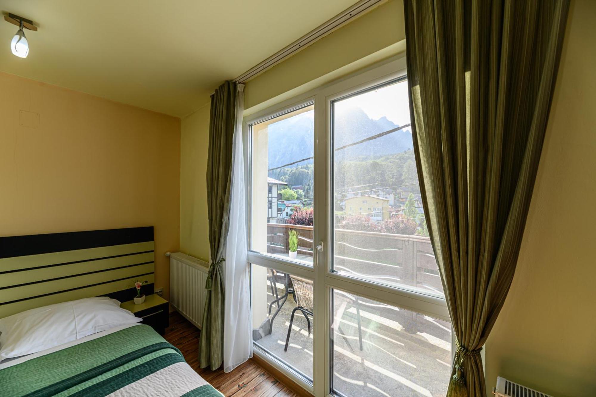 Hotel Casa Ramino Buşteni Zewnętrze zdjęcie