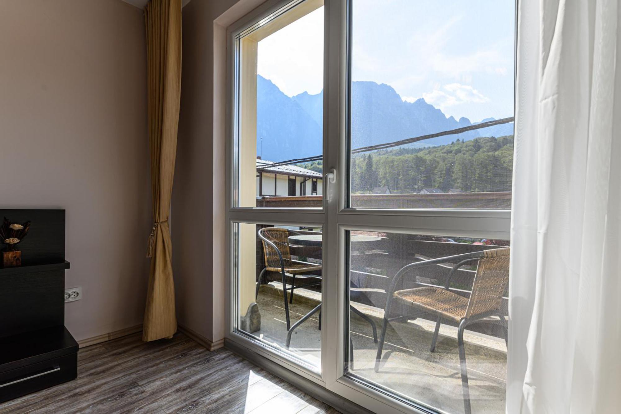 Hotel Casa Ramino Buşteni Zewnętrze zdjęcie